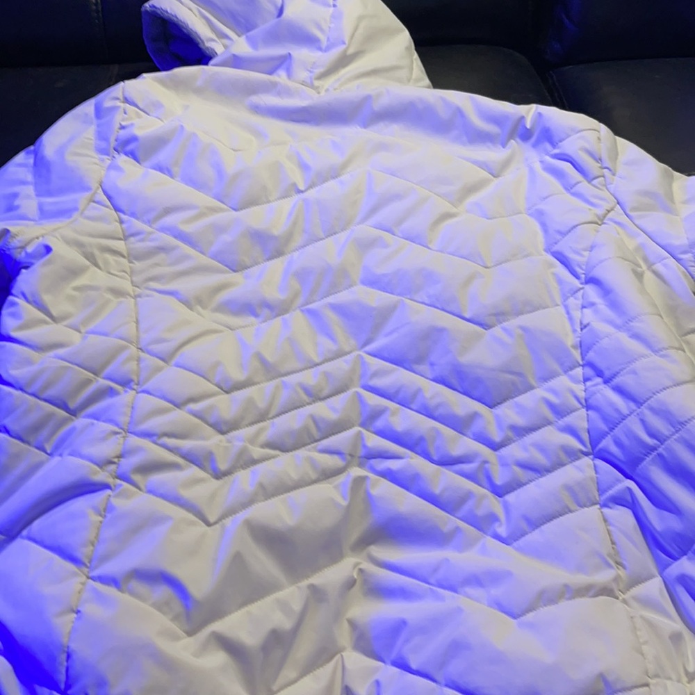 Super cute cinched waist white coat with fur inside - Picture 4 of 8